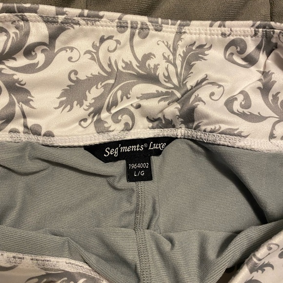 Women’s skort size L grey/white print - Picture 3 of 3